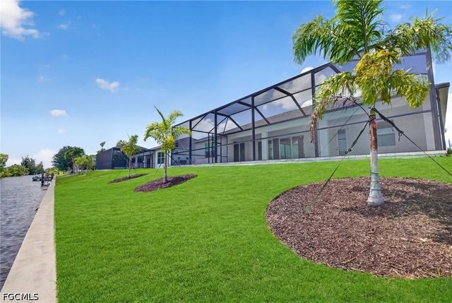 122 SW 21st TER, Cape Coral, FL 33991