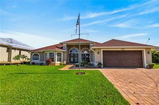 527 SW 40th TER, Cape Coral, FL 33914