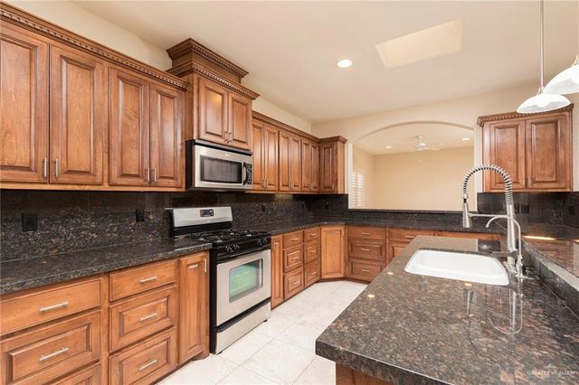 632 E Thornhill Avenue, Mcallen, TX 78503