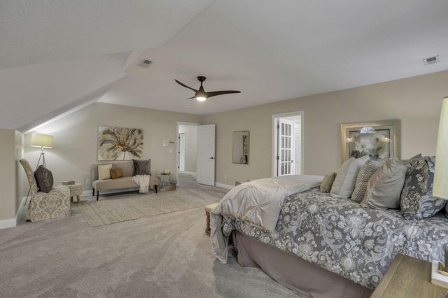 6068 Streamside Drive, Galena, OH 43021