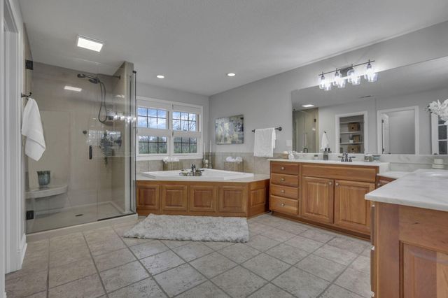 6068 Streamside Drive, Galena, OH 43021