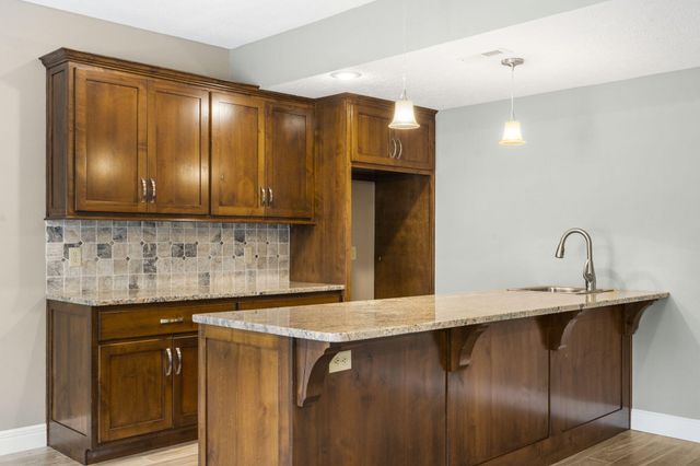 1362 East Siler Parkway, Springfield, MO 65804