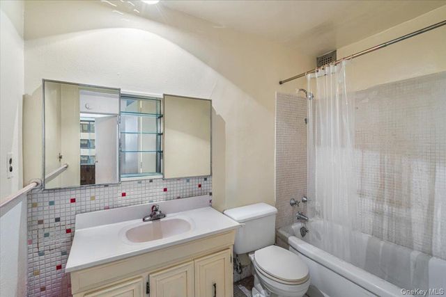 7-24 166th Street 2D, Beechhurst, NY 11357