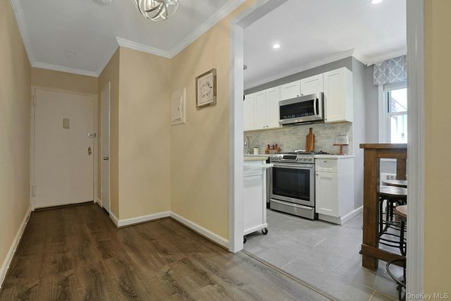 15 Bryant Crescent 2G, White Plains, NY 10605