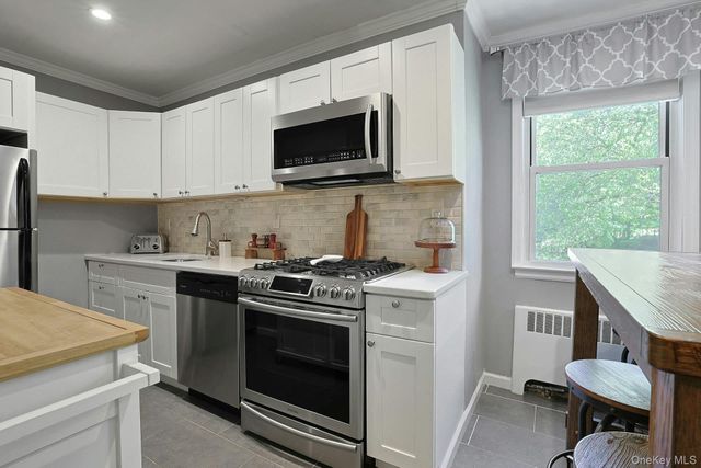 15 Bryant Crescent 2G, White Plains, NY 10605