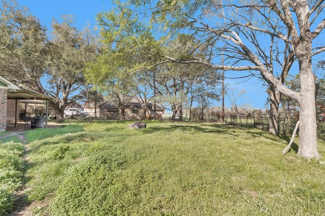 10408 Glennswood Drive, Navasota, TX 77868
