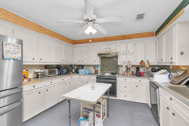 10408 Glennswood Drive, Navasota, TX 77868