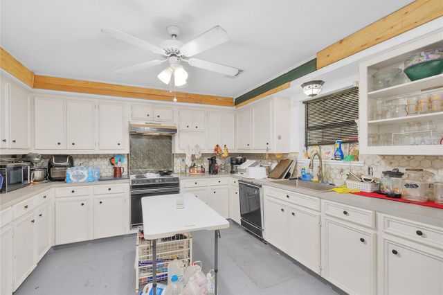 10408 Glennswood Drive, Navasota, TX 77868
