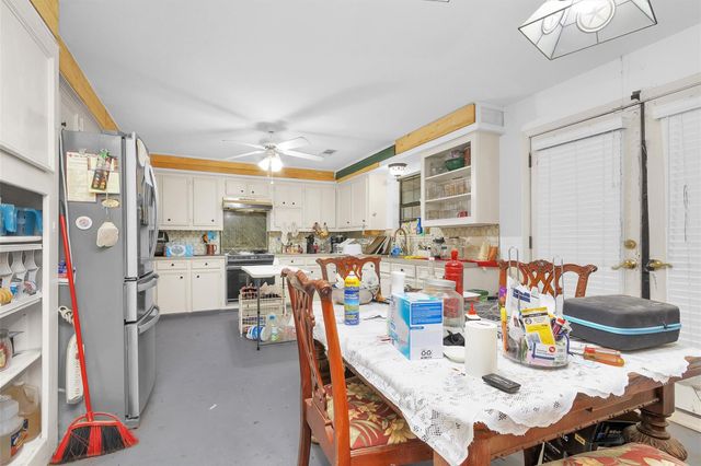 10408 Glennswood Drive, Navasota, TX 77868