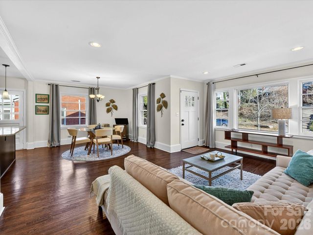 3016 Hanson Drive, Charlotte, NC 28207