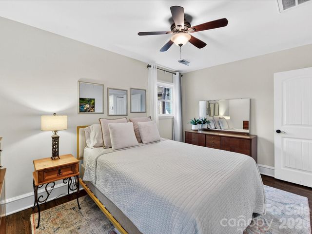 3016 Hanson Drive, Charlotte, NC 28207