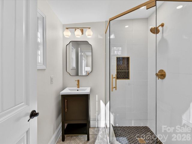 3016 Hanson Drive, Charlotte, NC 28207