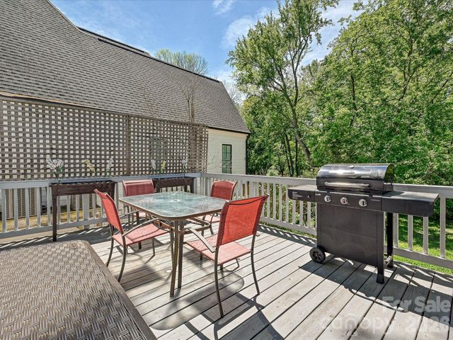 3016 Hanson Drive, Charlotte, NC 28207