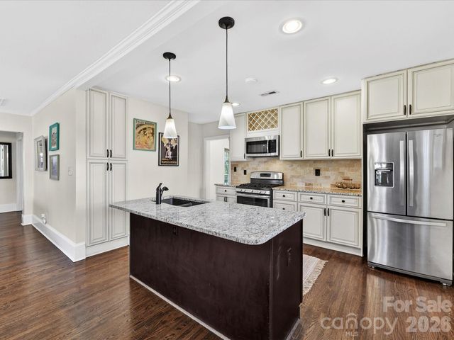 3016 Hanson Drive, Charlotte, NC 28207