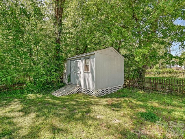 3016 Hanson Drive, Charlotte, NC 28207