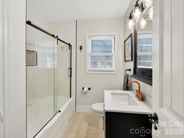 3016 Hanson Drive, Charlotte, NC 28207