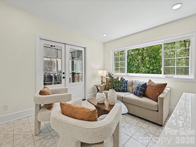 3016 Hanson Drive, Charlotte, NC 28207