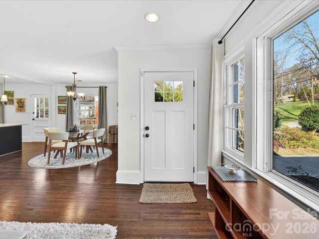 3016 Hanson Drive, Charlotte, NC 28207