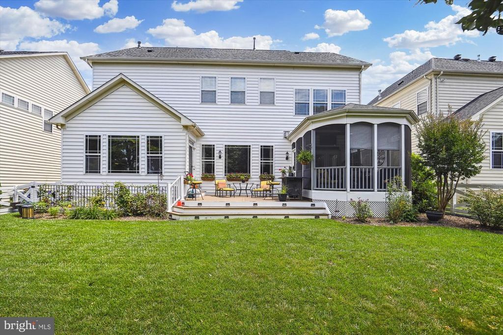 8761 FLOWERING DOGWOOD LN, Lorton, VA 22079