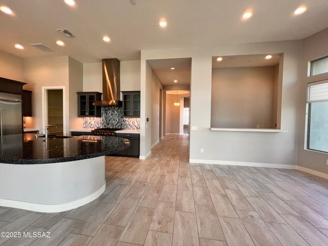 14205 N Stone View Place, Tucson, AZ 85755
