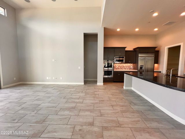 14205 N Stone View Place, Tucson, AZ 85755