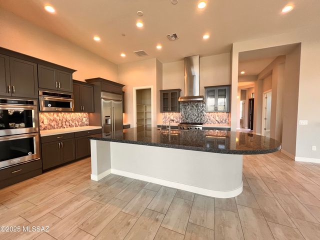 14205 N Stone View Place, Tucson, AZ 85755