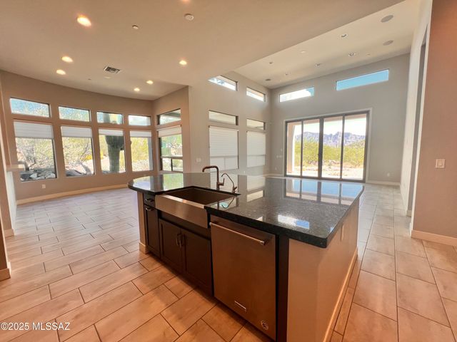 14205 N Stone View Place, Tucson, AZ 85755