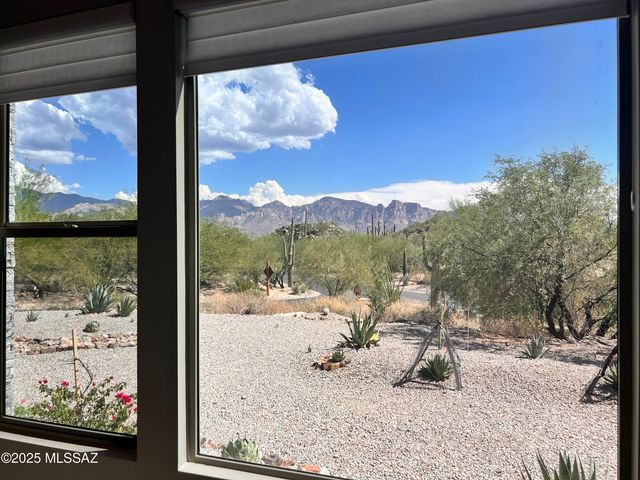 14205 N Stone View Place, Tucson, AZ 85755