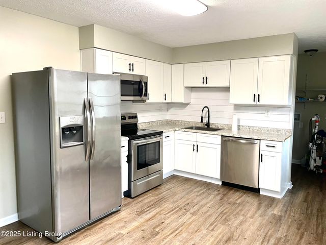 63 Clear Creek Rd, Eminence, KY 40019