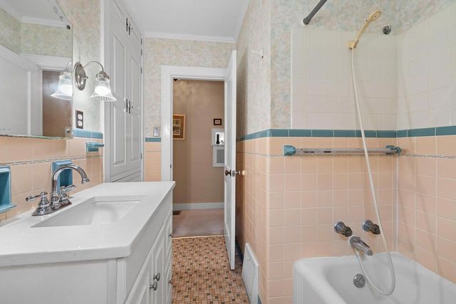1149 12TH AVENUE, Green Bay, WI 54304