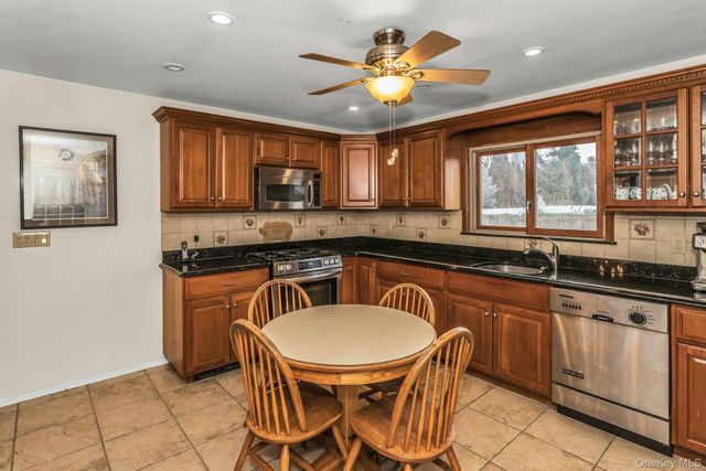 26 Bayview Avenue, Massapequa, NY 11758