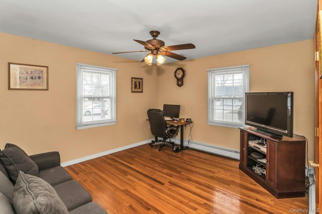 26 Bayview Avenue, Massapequa, NY 11758