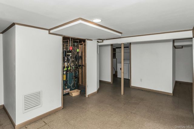 26 Bayview Avenue, Massapequa, NY 11758