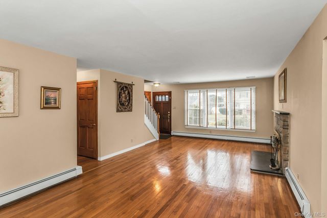 26 Bayview Avenue, Massapequa, NY 11758