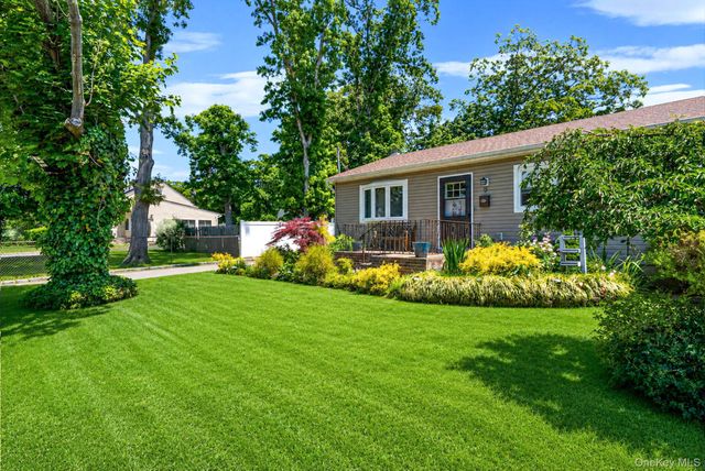9 Sylvan Street, Bay Shore, NY 11706
