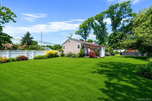 9 Sylvan Street, Bay Shore, NY 11706