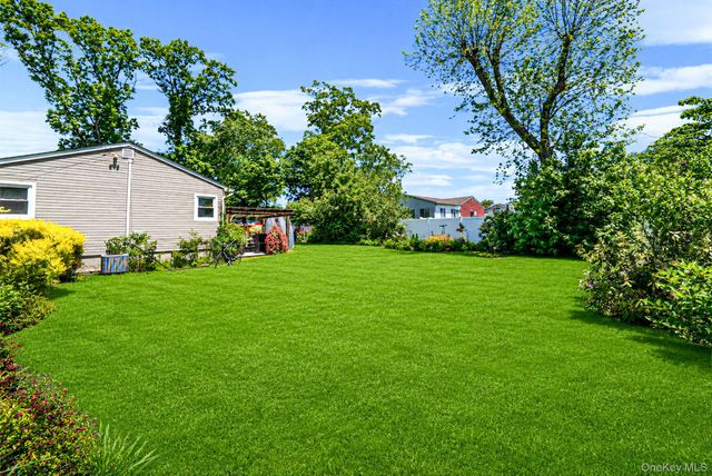 9 Sylvan Street, Bay Shore, NY 11706