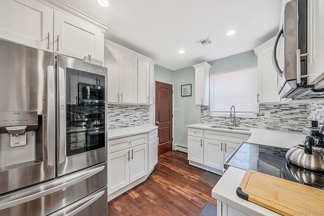 9 Sylvan Street, Bay Shore, NY 11706