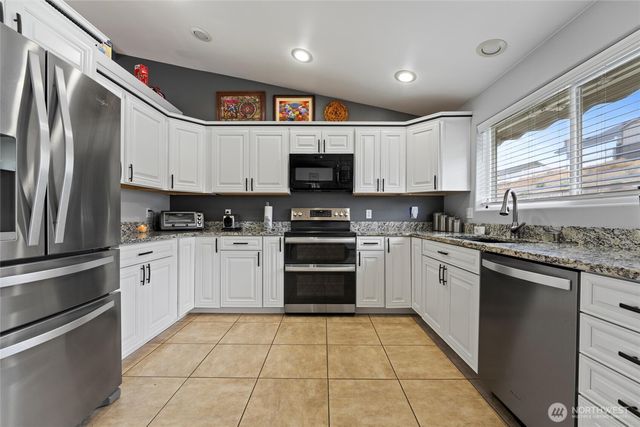 1032 Edgewater Lane, Moses Lake, WA 98837