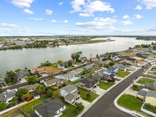 1032 Edgewater Lane, Moses Lake, WA 98837