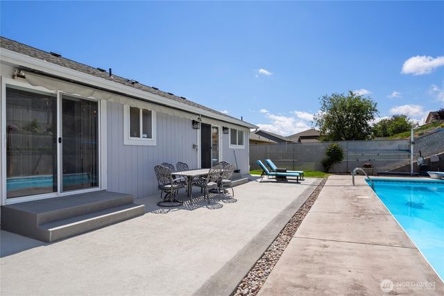 1032 Edgewater Lane, Moses Lake, WA 98837