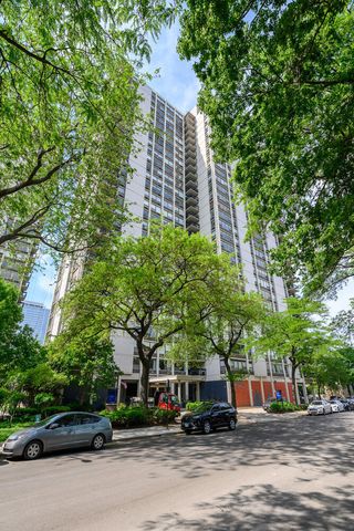 1360 N Sandburg Terrace 1212C, Chicago, IL 60610