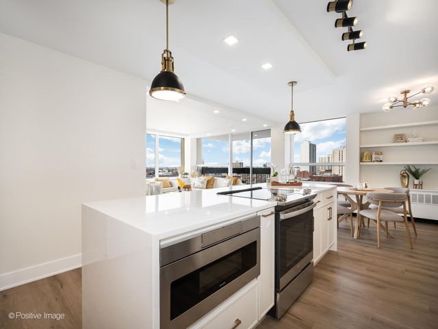 1360 N Sandburg Terrace 1212C, Chicago, IL 60610