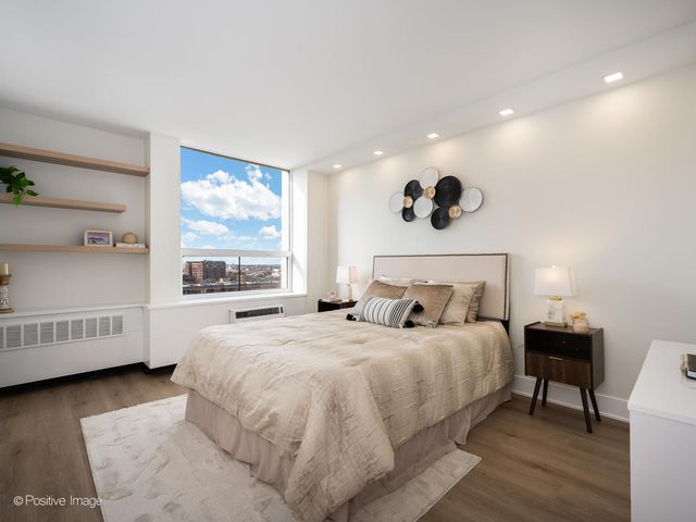 1360 N Sandburg Terrace 1212C, Chicago, IL 60610