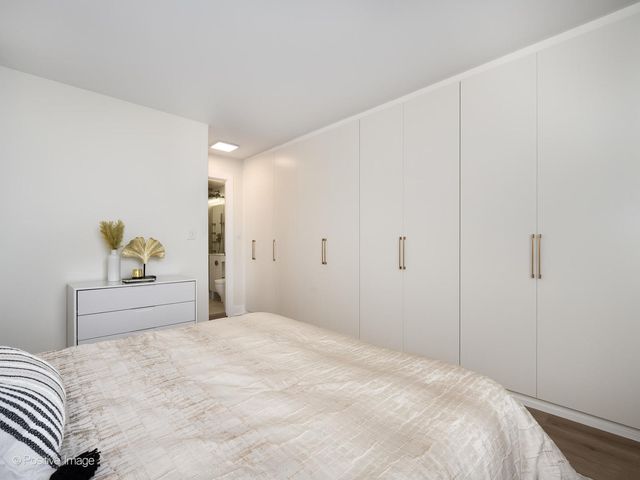 1360 N Sandburg Terrace 1212C, Chicago, IL 60610