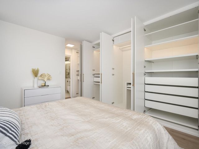 1360 N Sandburg Terrace 1212C, Chicago, IL 60610