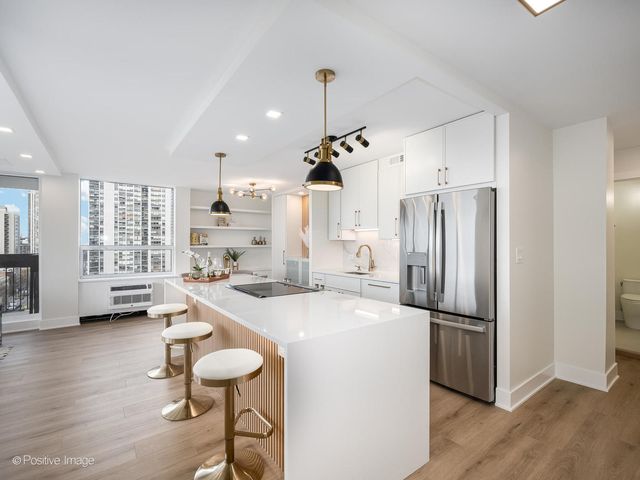 1360 N Sandburg Terrace 1212C, Chicago, IL 60610