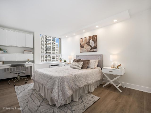 1360 N Sandburg Terrace 1212C, Chicago, IL 60610