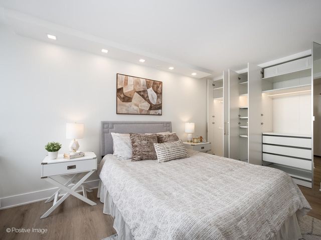 1360 N Sandburg Terrace 1212C, Chicago, IL 60610