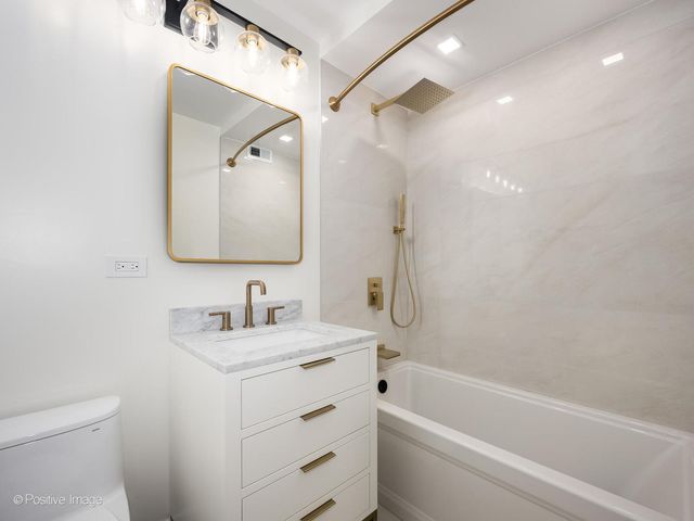 1360 N Sandburg Terrace 1212C, Chicago, IL 60610